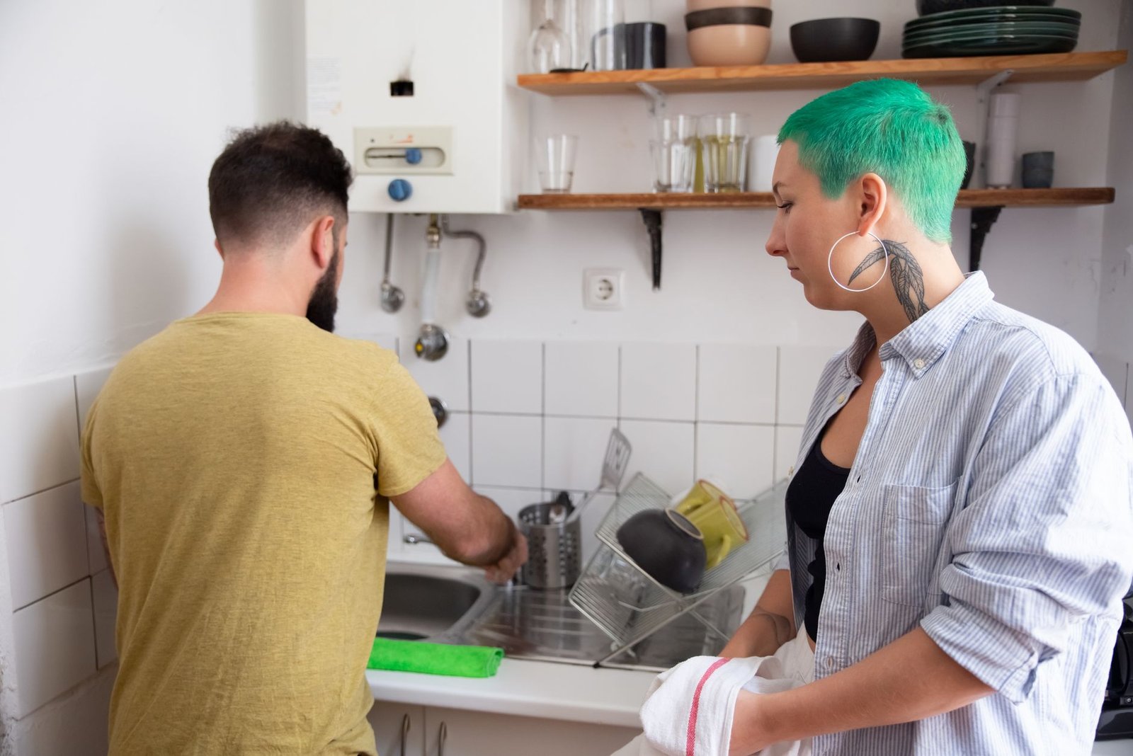 Married couple splitting chores together in the kitchen without keeping score