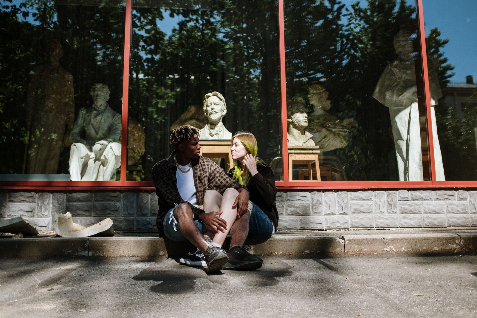 Couple sitting outside having a calm conversation