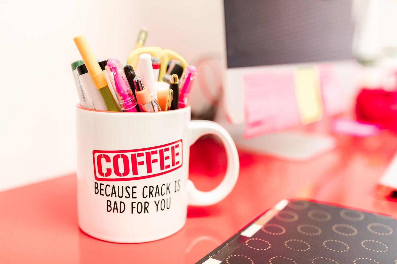 Handwritten sticky note on a coffee mug left by a supportive boyfriend